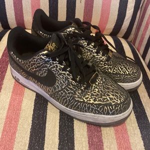 Nike Air-force One Black and Gold 9.5 mens